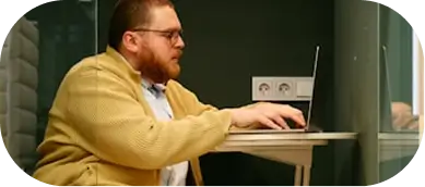 Man experiencing anxiety signs while working on a laptop, highlighting stress and difficulty concentrating.
