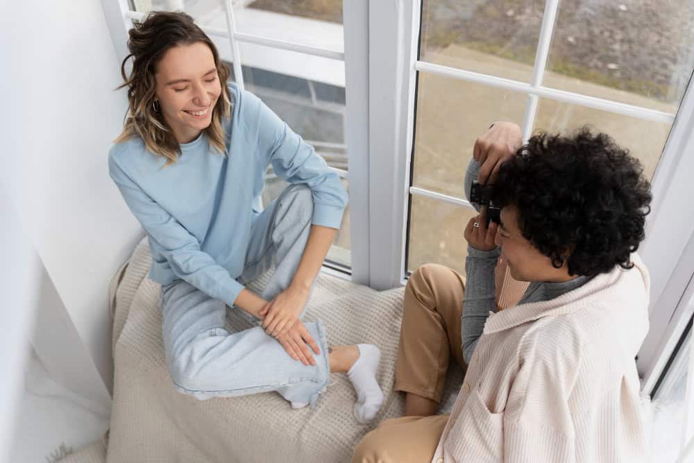 Medium shot smiley women at home