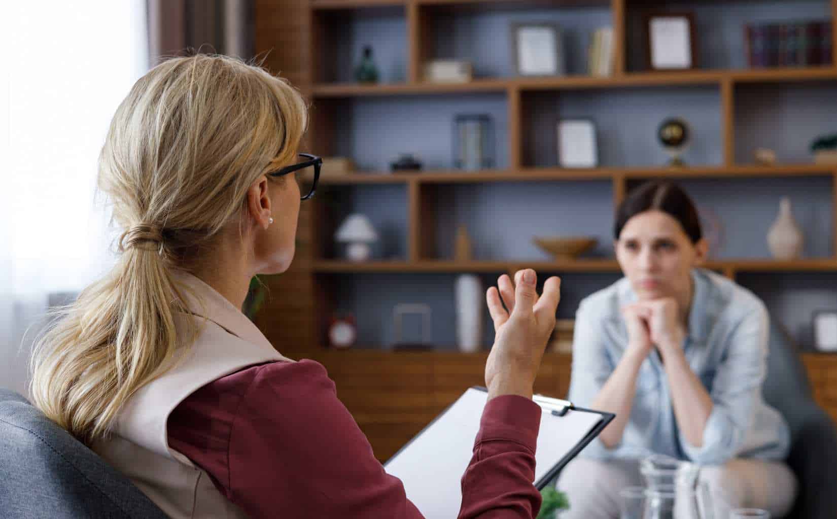 Psychologist leading a session in dual diagnosis treatment in Madison, WI.