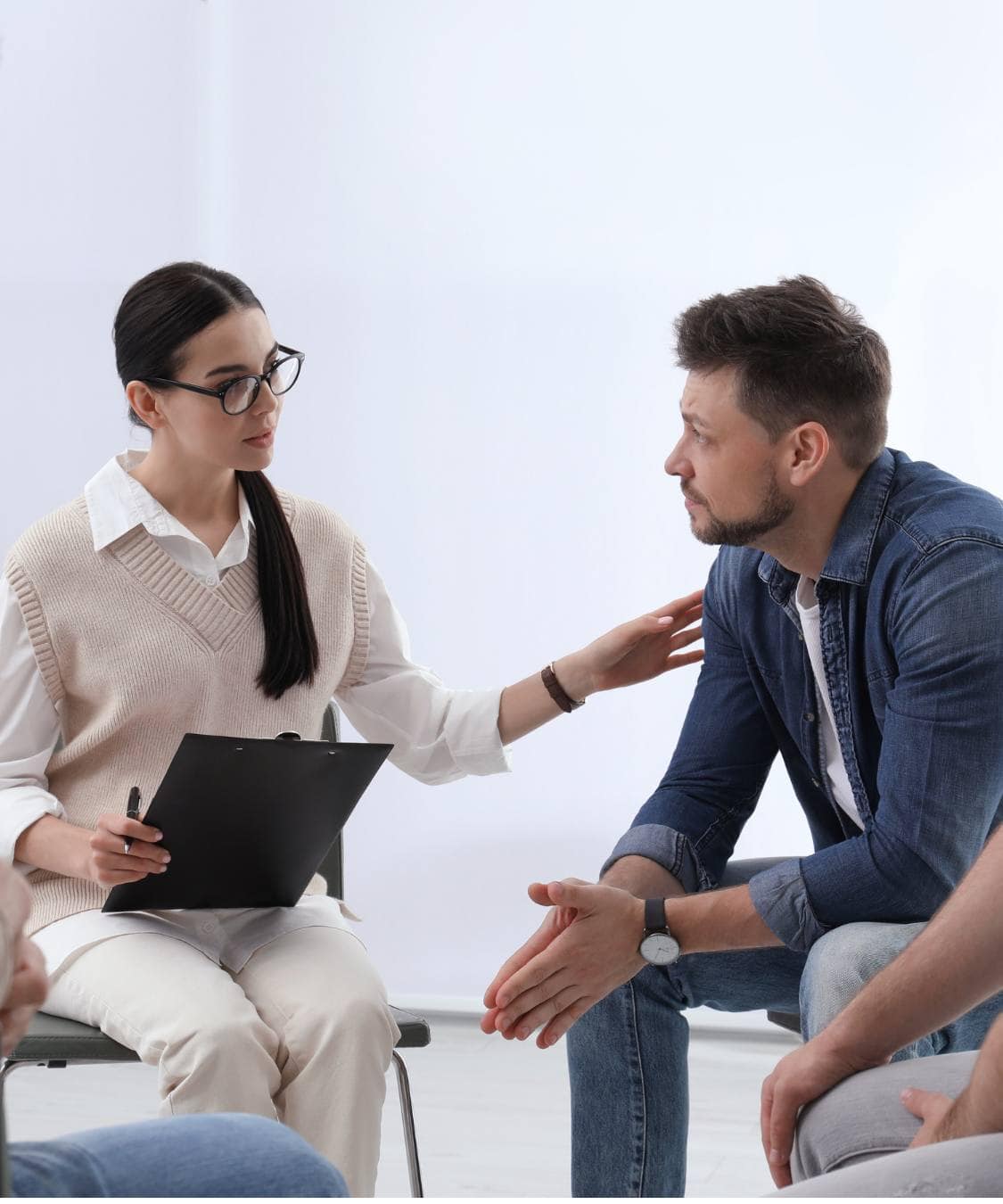 Therapist offering guidance to a man during Xanax addiction treatment in Madison, WI.